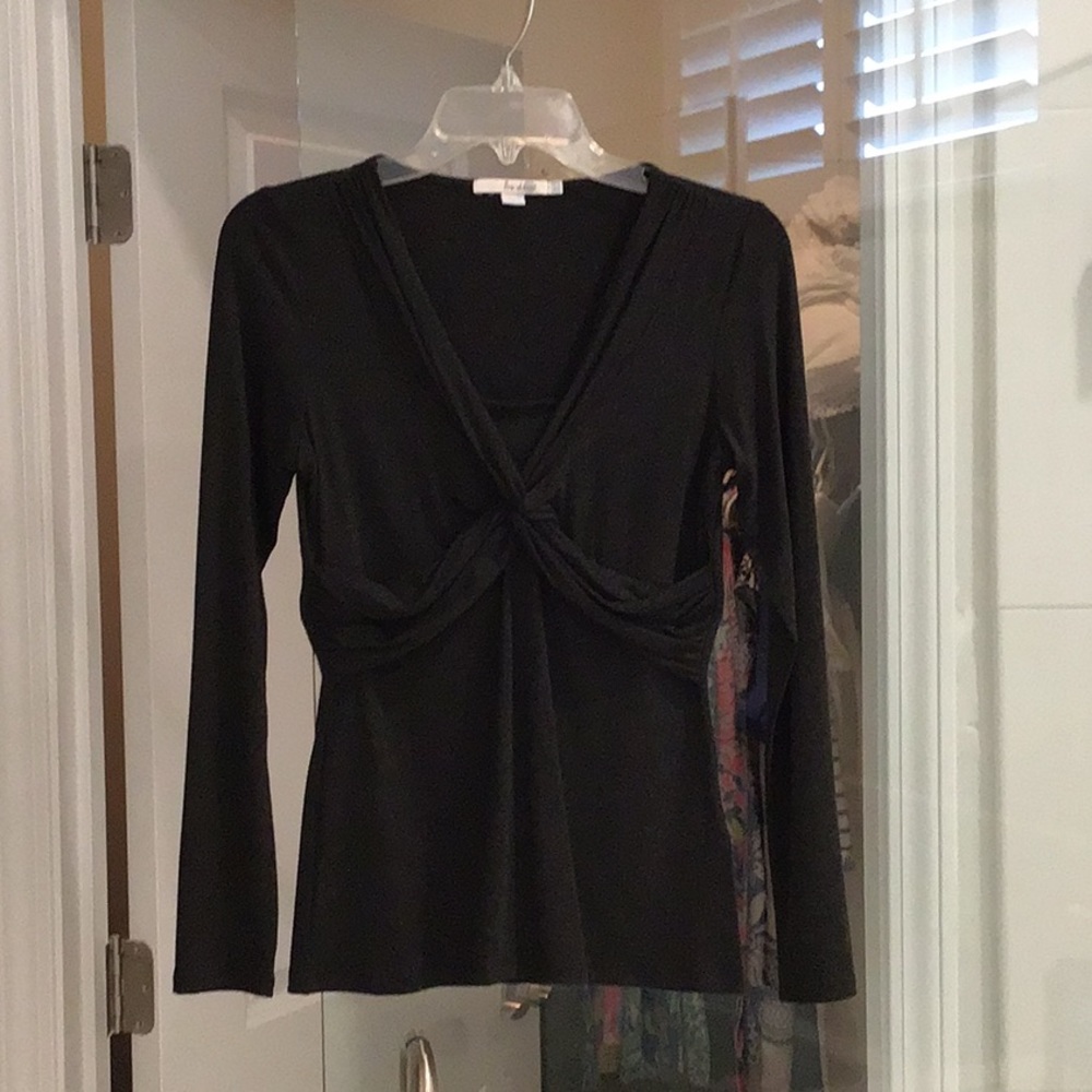 Boden stretchy, v-neck, long sleeve shirt